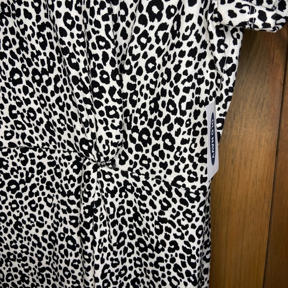 T-Shirt Dress with Knot - Picture 3 of 6